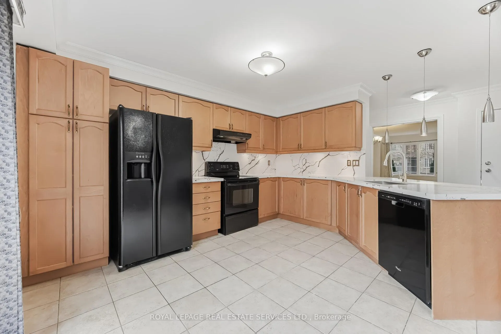 Photo 20 of 20 Dells Crescent, Brampton, Fletcher's Meadow — HOMEH