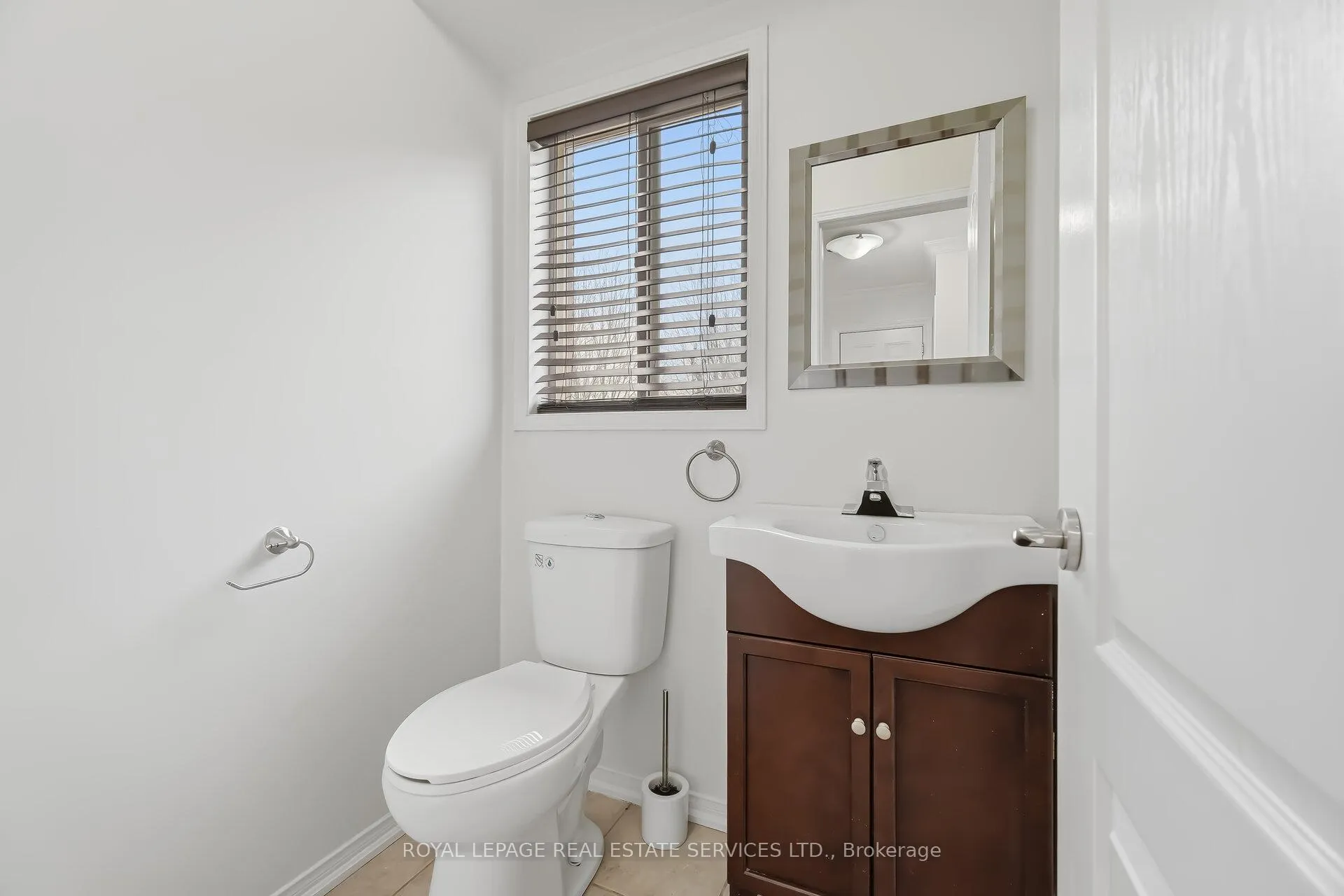 Photo 22 of 20 Dells Crescent, Brampton, Fletcher's Meadow — HOMEH