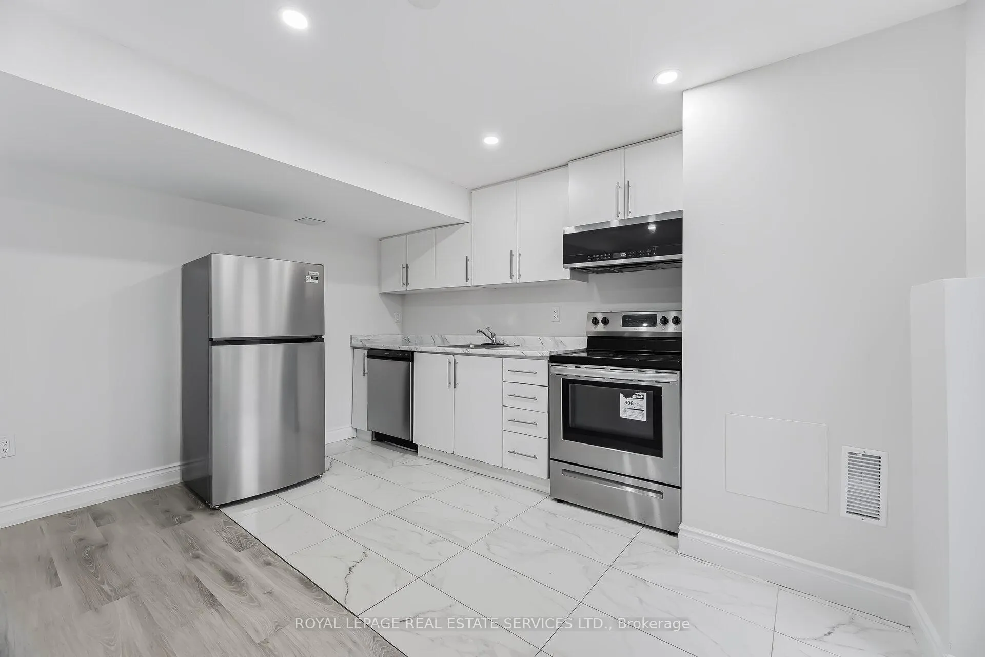 Photo 29 of 20 Dells Crescent, Brampton, Fletcher's Meadow — HOMEH