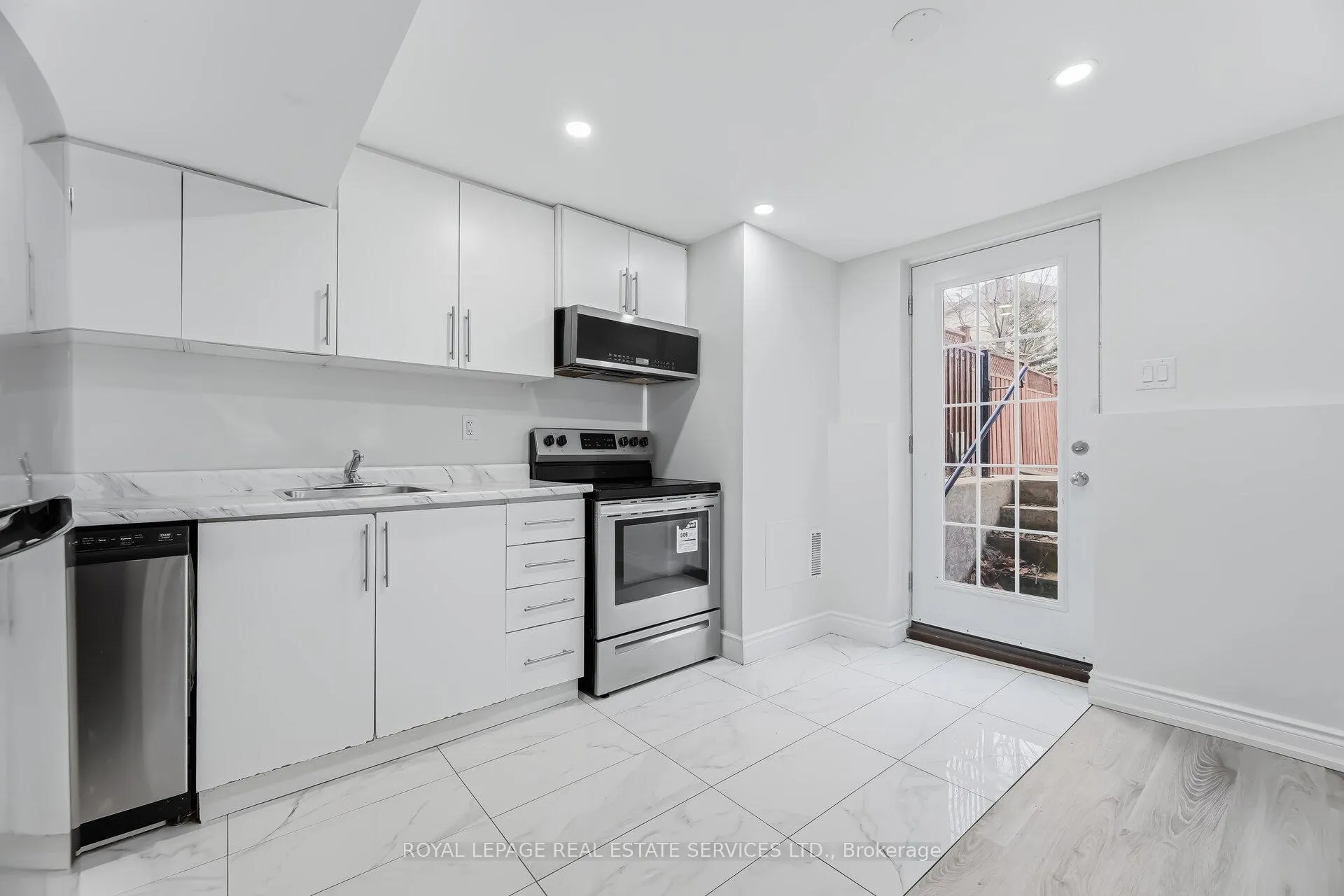 Photo 30 of 20 Dells Crescent, Brampton, Fletcher's Meadow — HOMEH