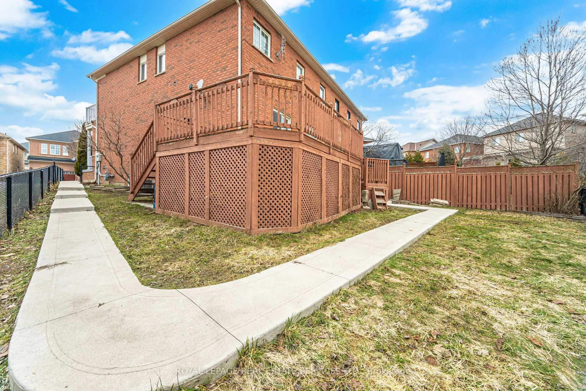 Photo 39 of 20 Dells Crescent, Brampton, Fletcher's Meadow — HOMEH