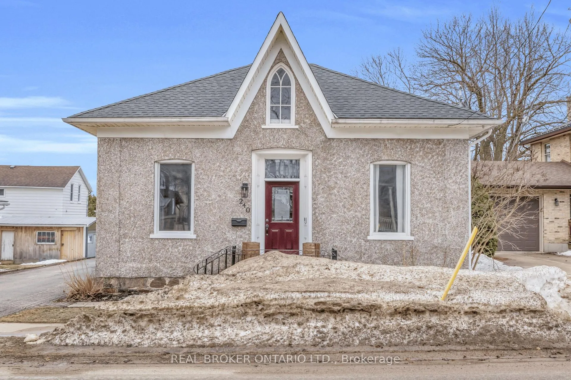 Front of 240 Elizabeth Street W