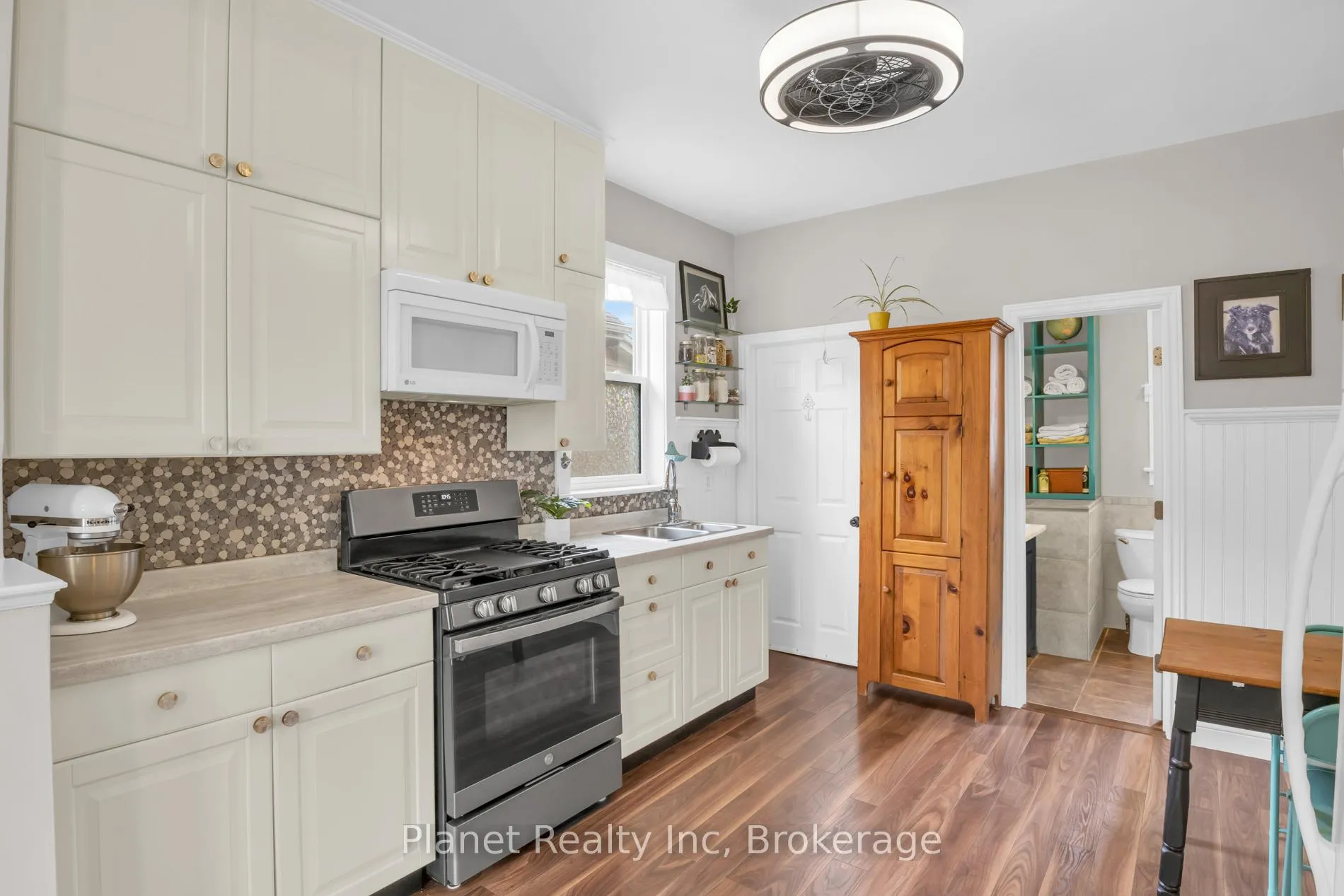 Photo 12 of 214 Ferguson Street, Guelph, St. Patrick's Ward — HOMEH