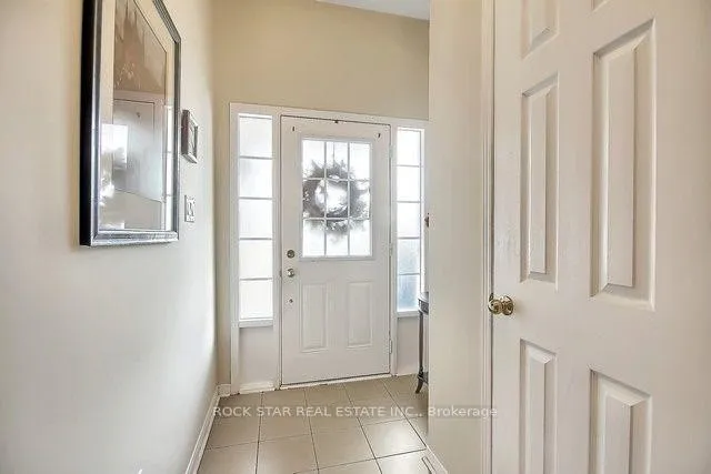 Photo 5 of 33 Chetholme Place, Halton Hills, Georgetown — HOMEH