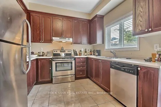 Photo 12 of 33 Chetholme Place, Halton Hills, Georgetown — HOMEH