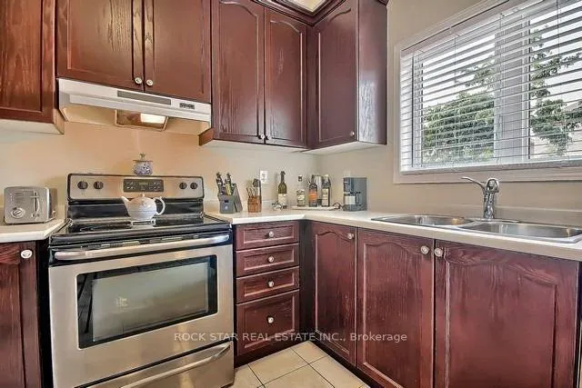Photo 15 of 33 Chetholme Place, Halton Hills, Georgetown — HOMEH