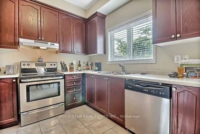 Photo 16 of 33 Chetholme Place, Halton Hills, Georgetown — HOMEH