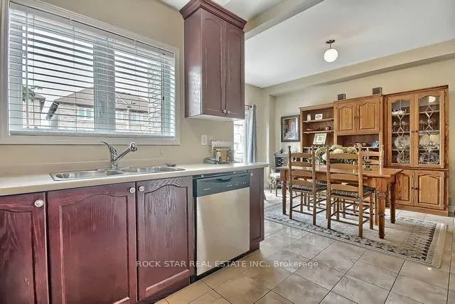 Photo 17 of 33 Chetholme Place, Halton Hills, Georgetown — HOMEH