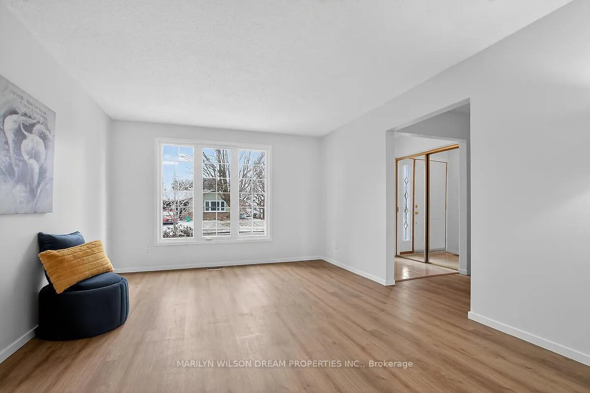 Photo 3 of 1377 Cahill Drive, Ottawa, South Keys — HOMEH