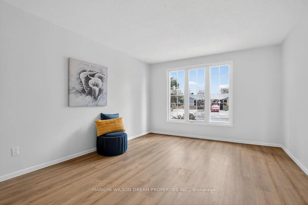 Photo 4 of 1377 Cahill Drive, Ottawa, South Keys — HOMEH