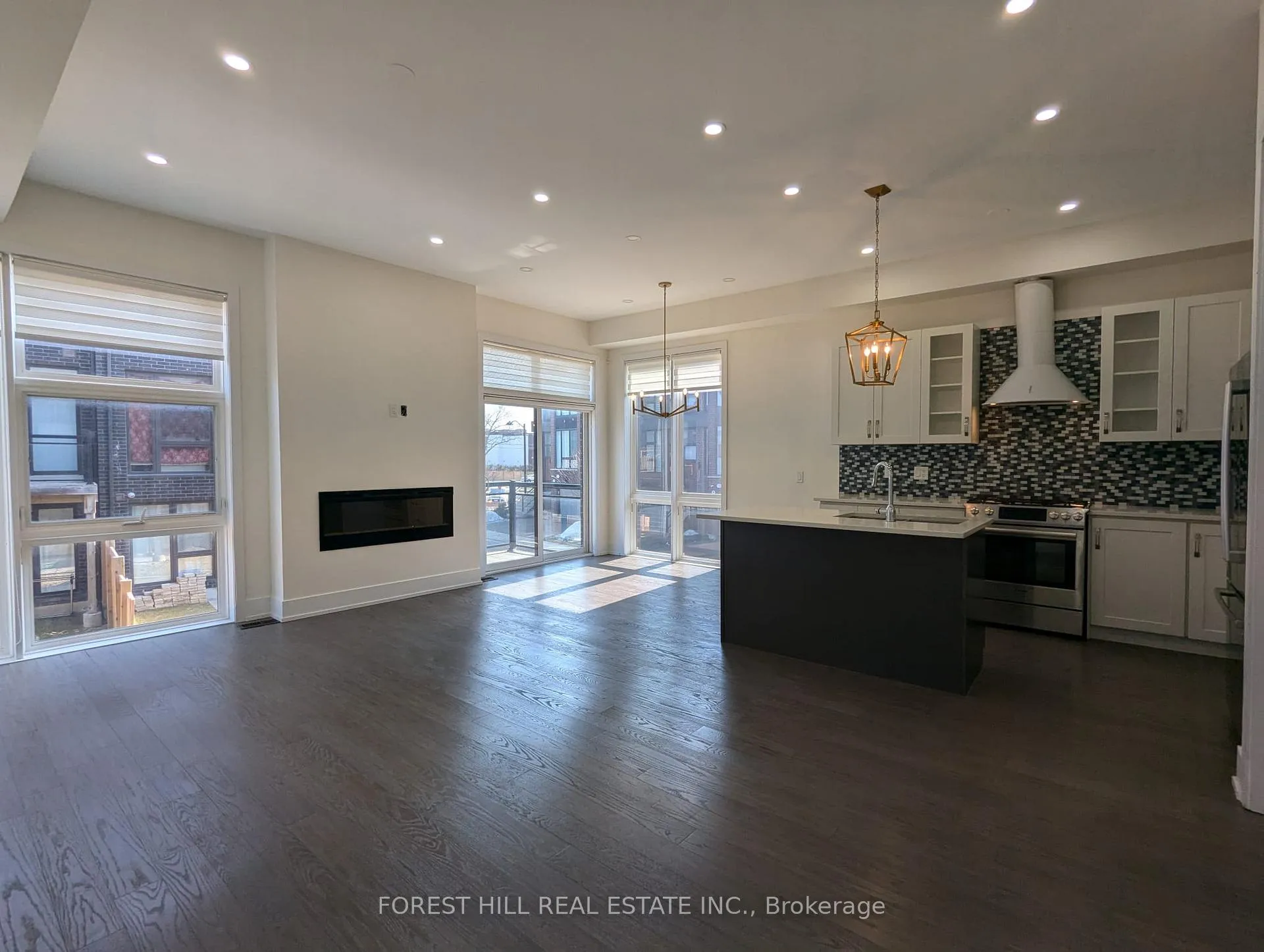 Photo 11 of 1 Sable Road, Vaughan, Patterson — HOMEH