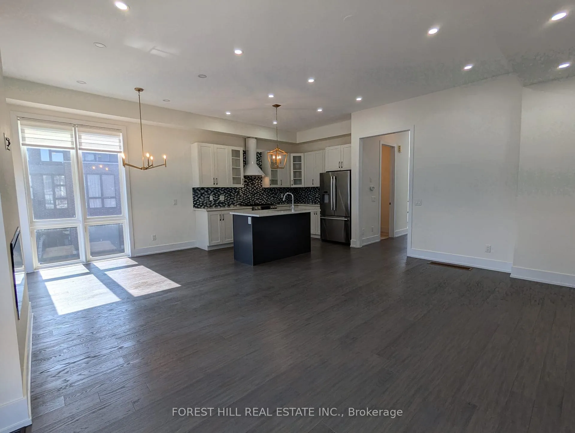 Photo 12 of 1 Sable Road, Vaughan, Patterson — HOMEH
