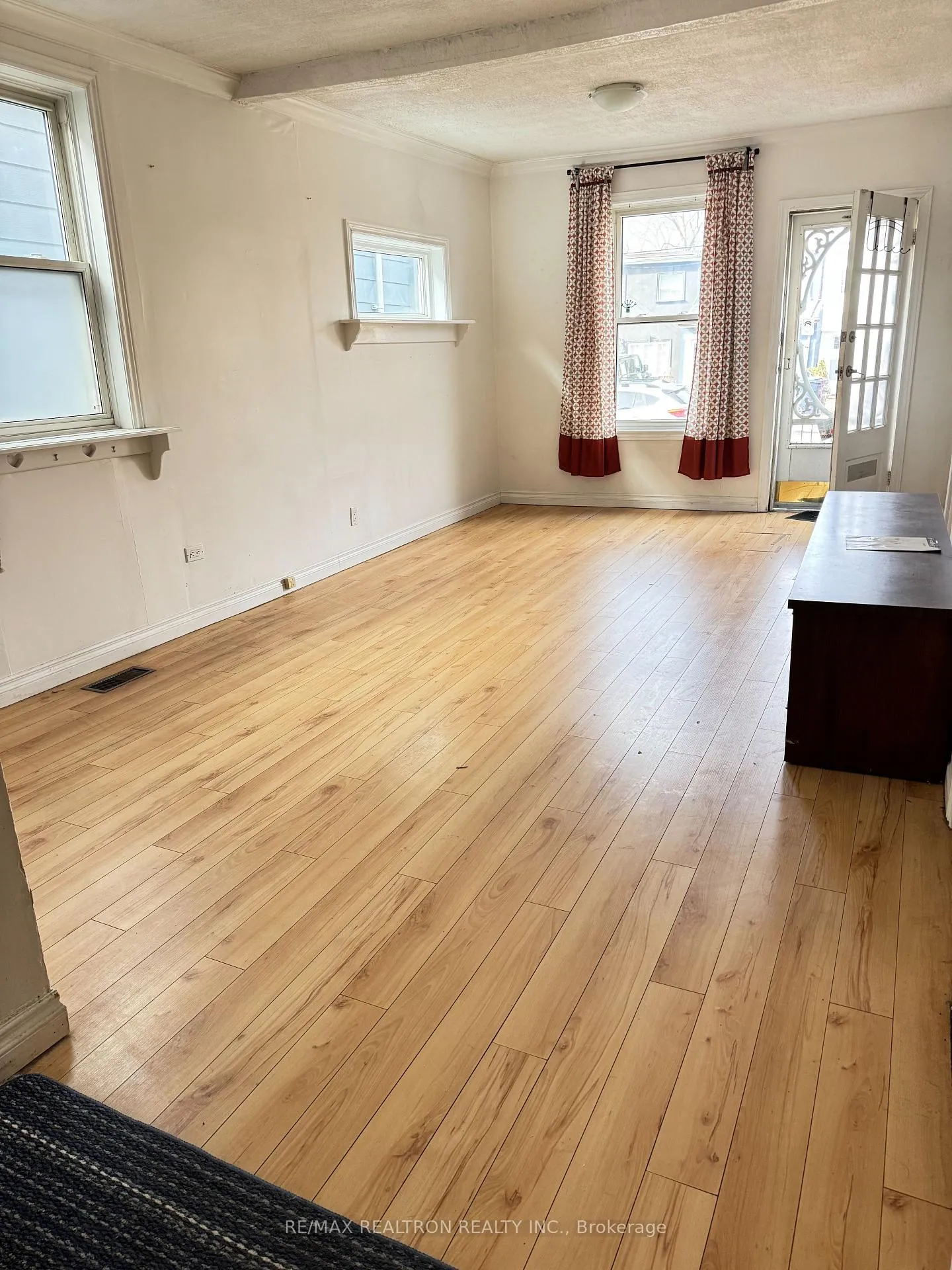 Photo 3 of 123 Rhodes Avenue, Toronto, Greenwood-Coxwell — HOMEH