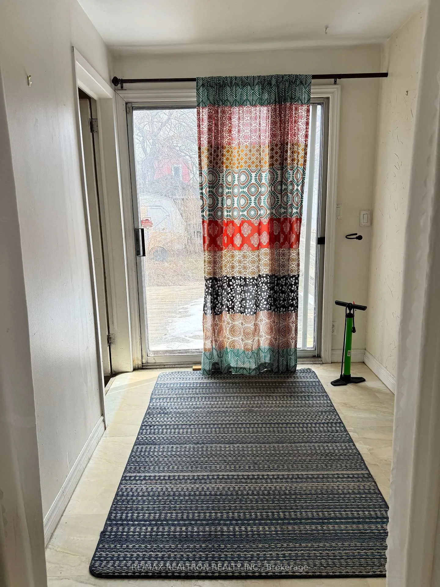 Photo 4 of 123 Rhodes Avenue, Toronto, Greenwood-Coxwell — HOMEH