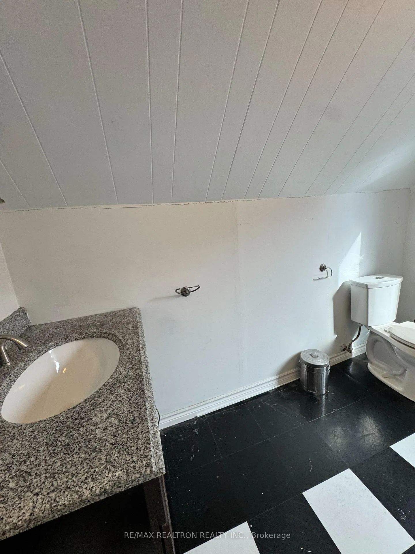 Photo 18 of 123 Rhodes Avenue, Toronto, Greenwood-Coxwell — HOMEH