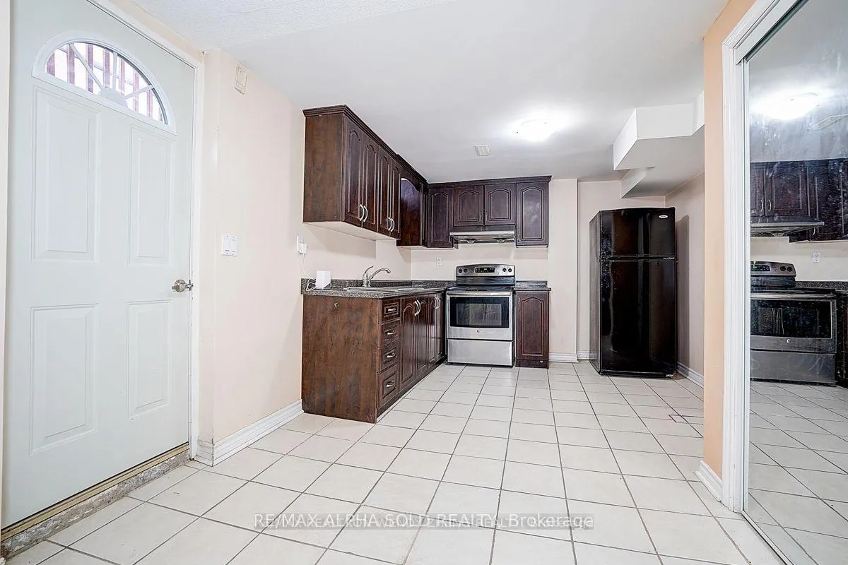 Front of Unit Bsmt, 31 Durant Crescent