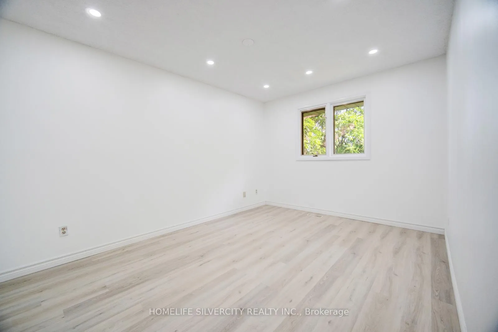 Photo 9 of 196 Millwood Crescent, Kitchener — HOMEH