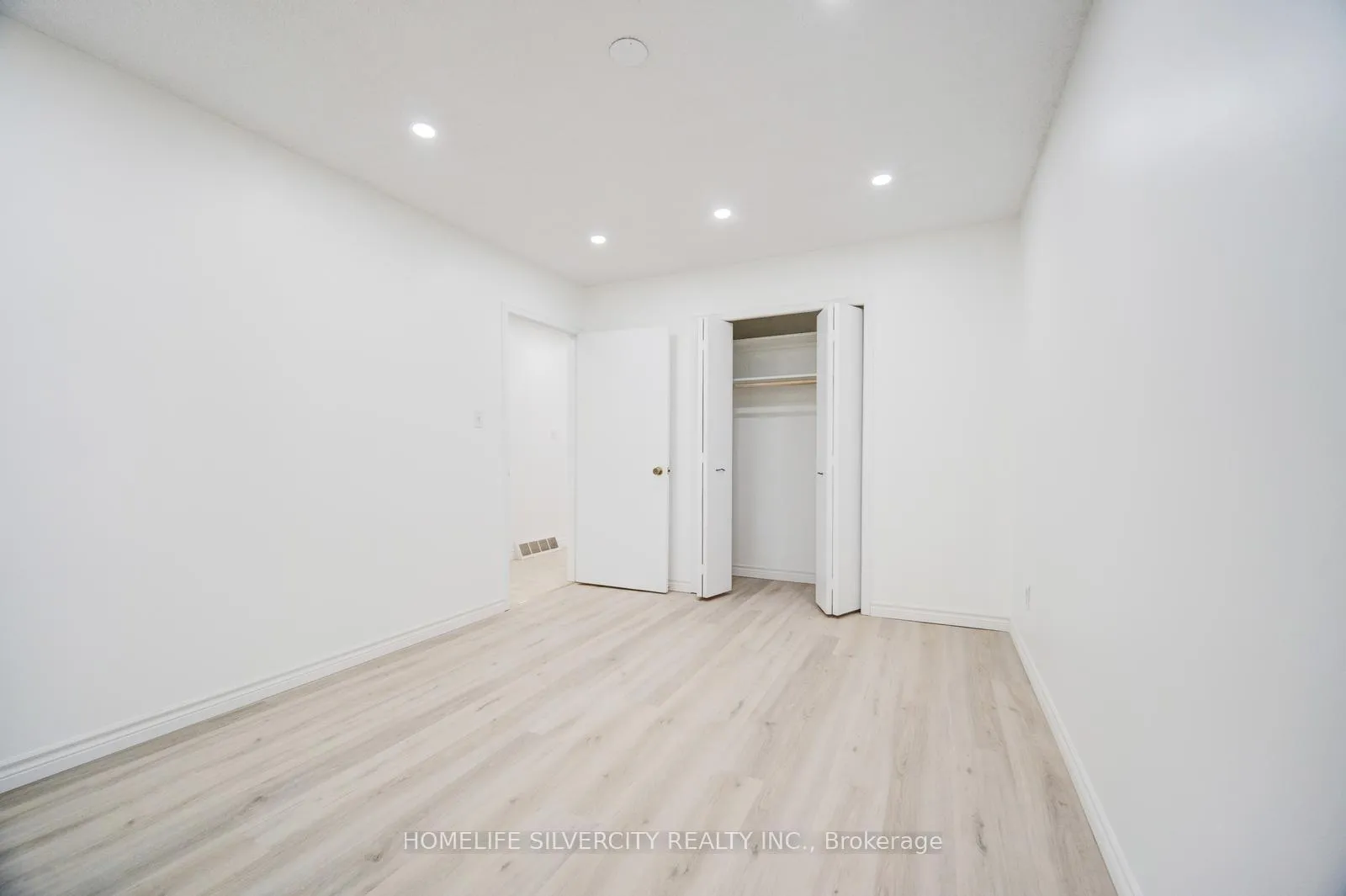 Photo 10 of 196 Millwood Crescent, Kitchener — HOMEH