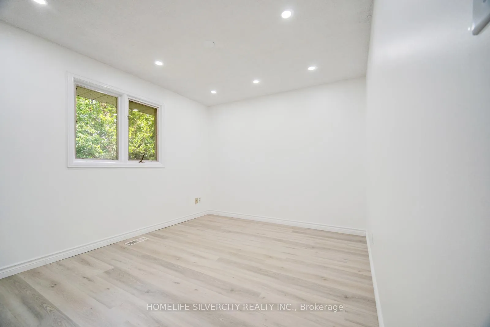 Photo 11 of 196 Millwood Crescent, Kitchener — HOMEH