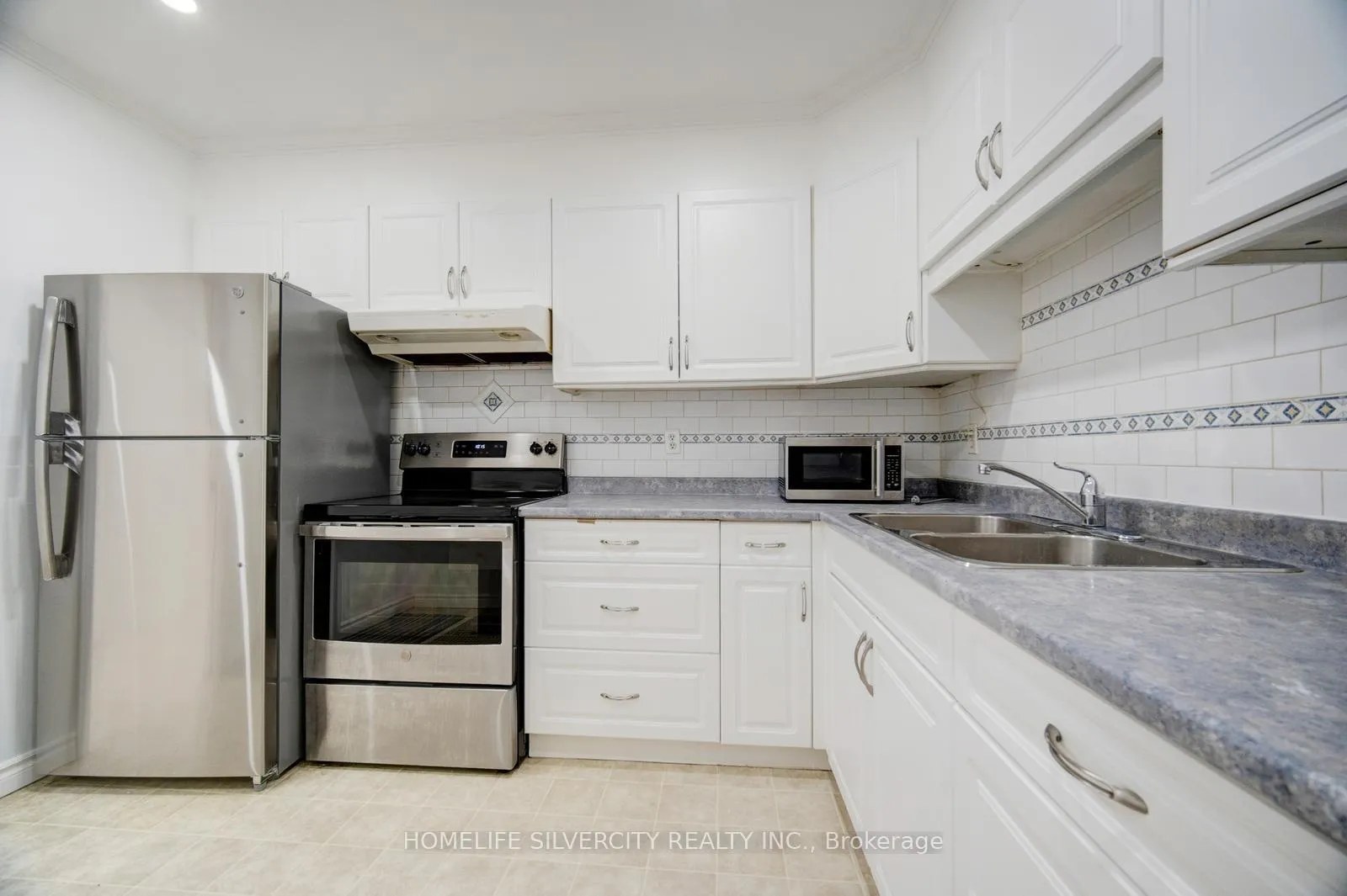 Photo 12 of 196 Millwood Crescent, Kitchener — HOMEH
