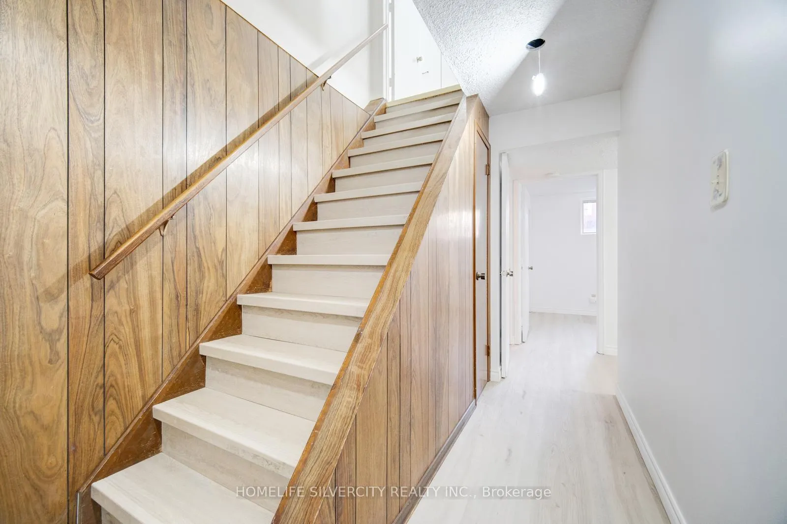 Photo 15 of 196 Millwood Crescent, Kitchener — HOMEH