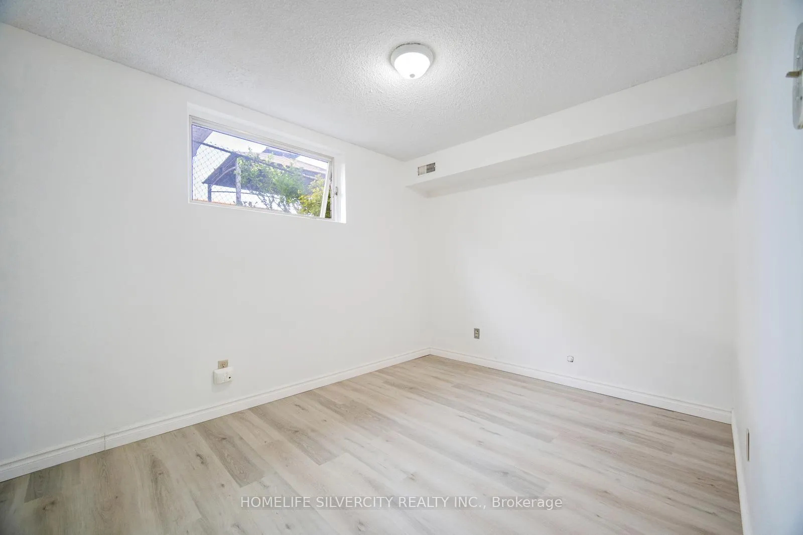 Photo 21 of 196 Millwood Crescent, Kitchener — HOMEH