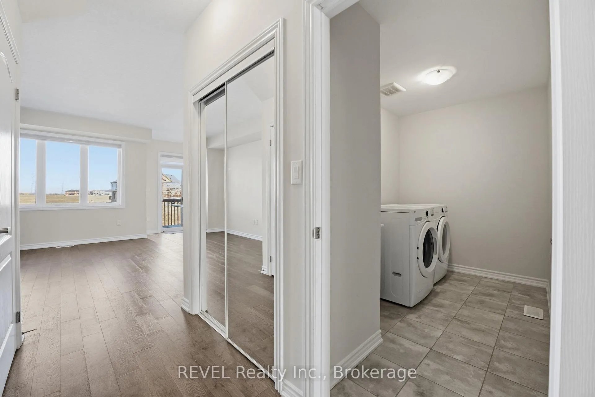 Photo 5 of 179 Vanilla Trail, Thorold, Rolling Meadows — HOMEH