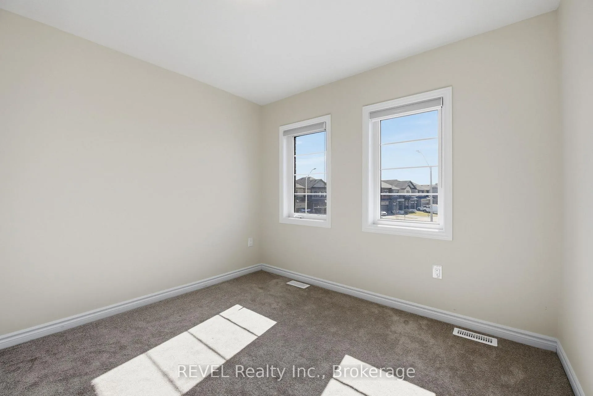 Photo 15 of 179 Vanilla Trail, Thorold, Rolling Meadows — HOMEH