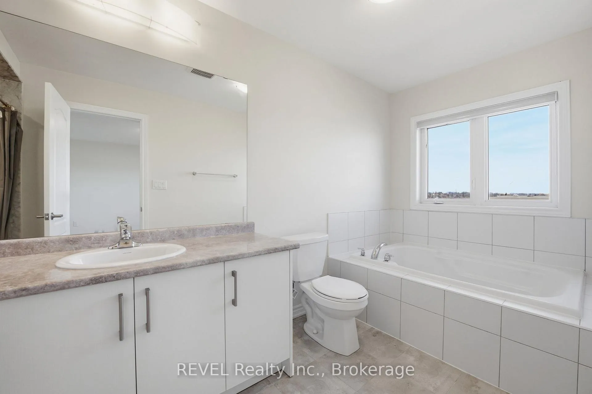 Photo 21 of 179 Vanilla Trail, Thorold, Rolling Meadows — HOMEH
