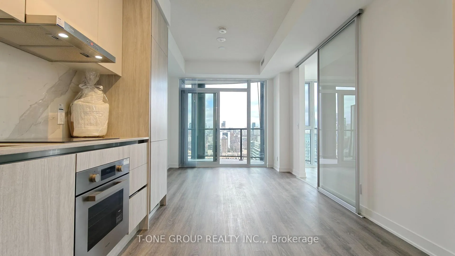 Photo 5 of Unit 2803, 180 Front Street E, Toronto, Moss Park — HOMEH
