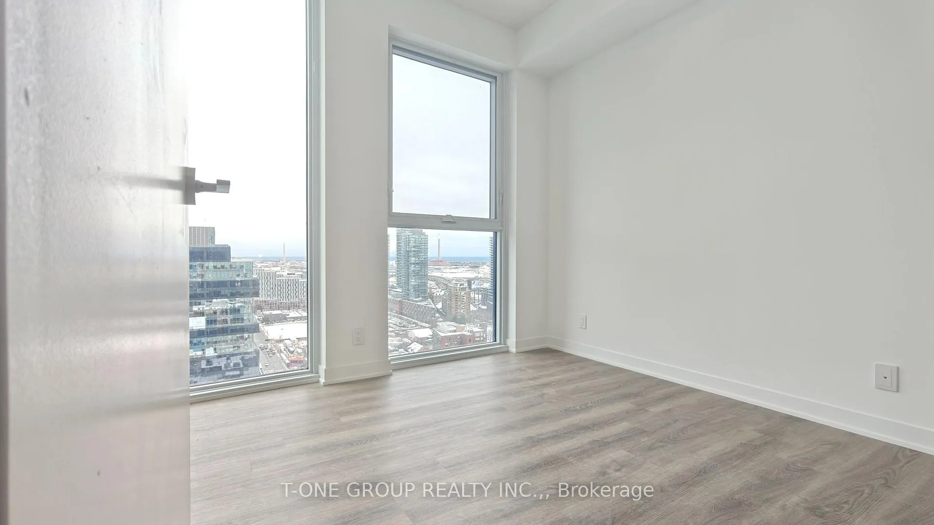 Photo 8 of Unit 2803, 180 Front Street E, Toronto, Moss Park — HOMEH