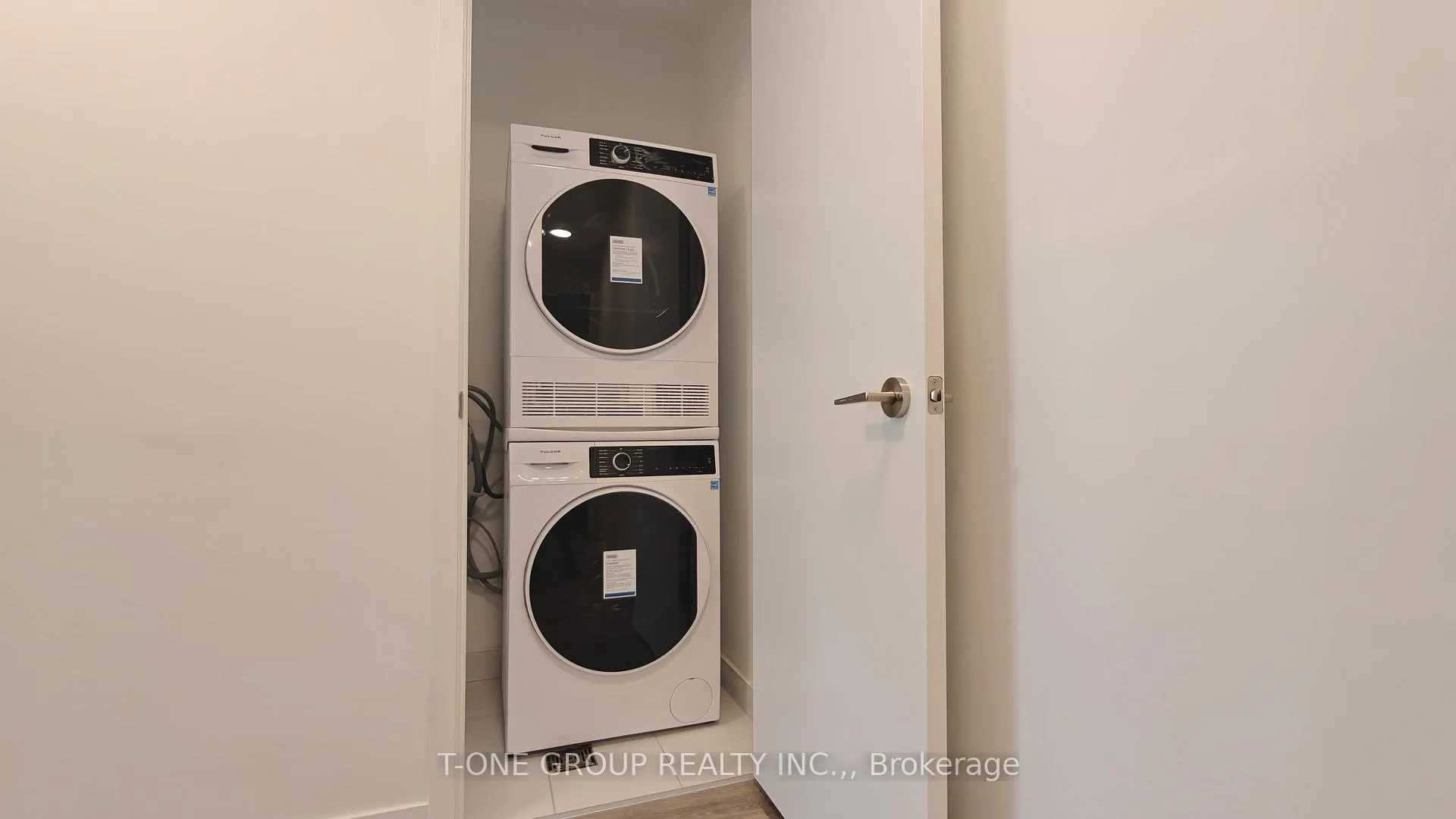 Photo 13 of Unit 2803, 180 Front Street E, Toronto, Moss Park — HOMEH