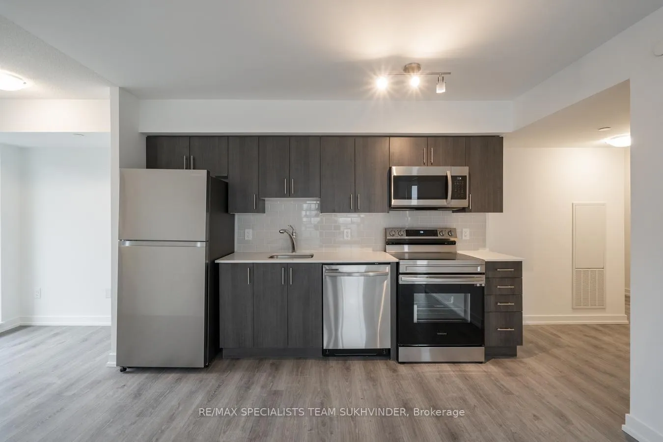 Photo 10 of Unit 218, 1480 Bayly Street, Pickering, Bay Ridges — HOMEH