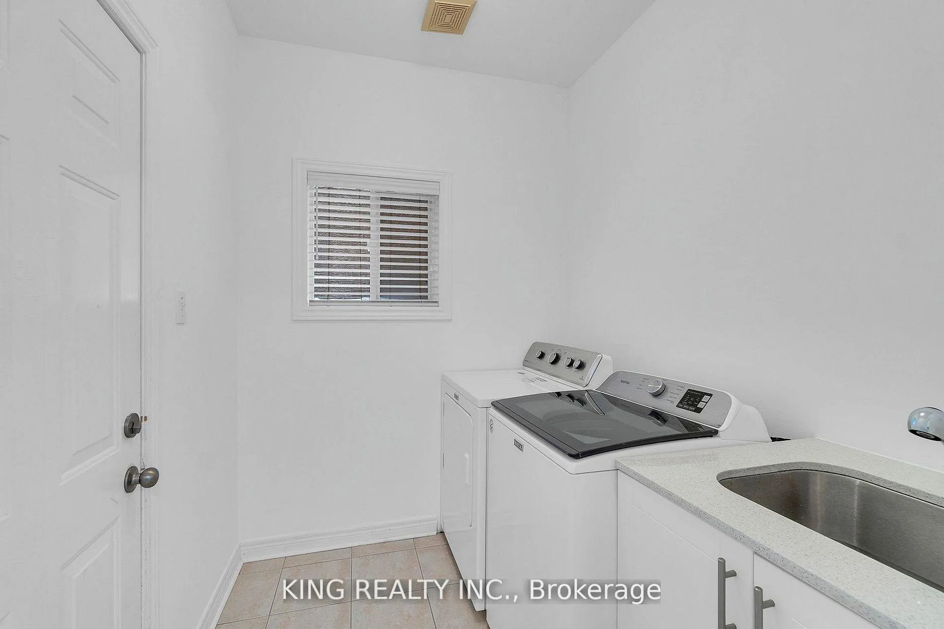 Photo 9 of 66 Saffron Crescent, Brampton, Bramalea North Industrial — HOMEH