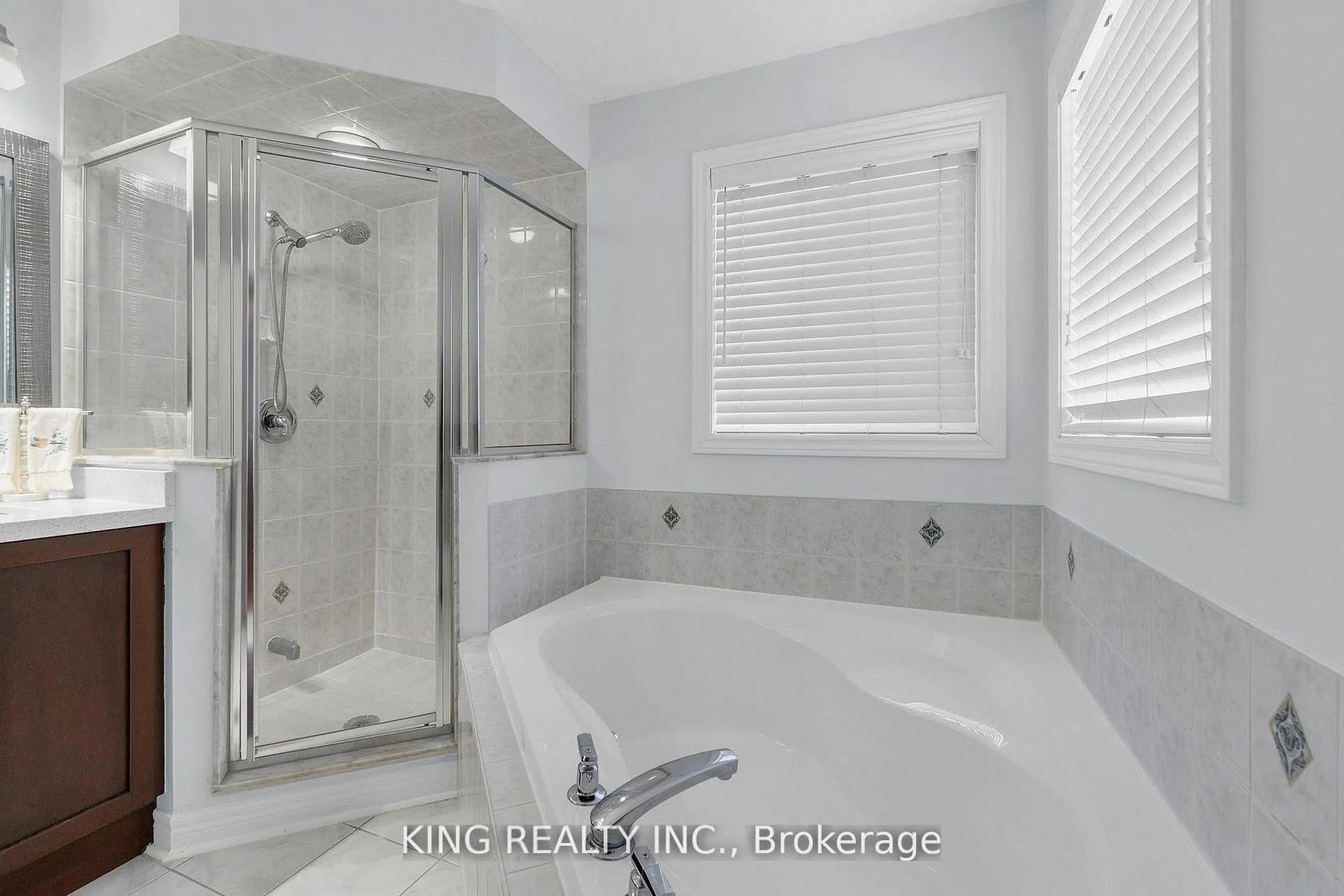 Photo 12 of 66 Saffron Crescent, Brampton, Bramalea North Industrial — HOMEH