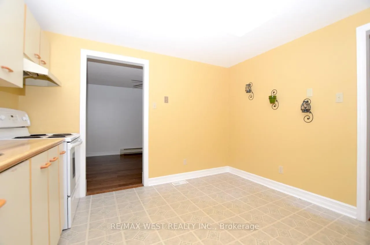 Photo 6 of 18 Maple Leaf Terrace, Innisfil, Cookstown — HOMEH
