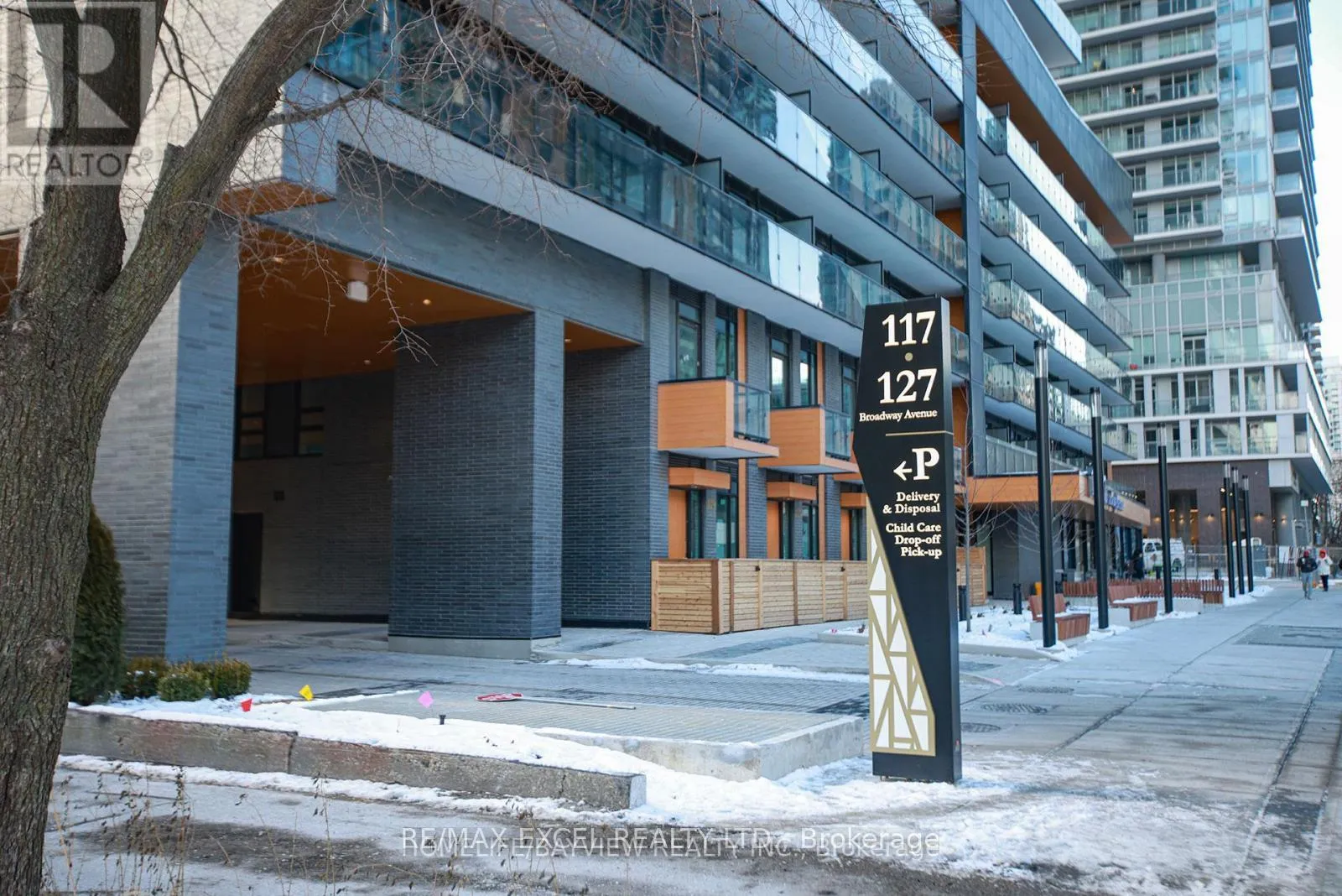 Front of Unit 3903, 117 Broadway Avenue