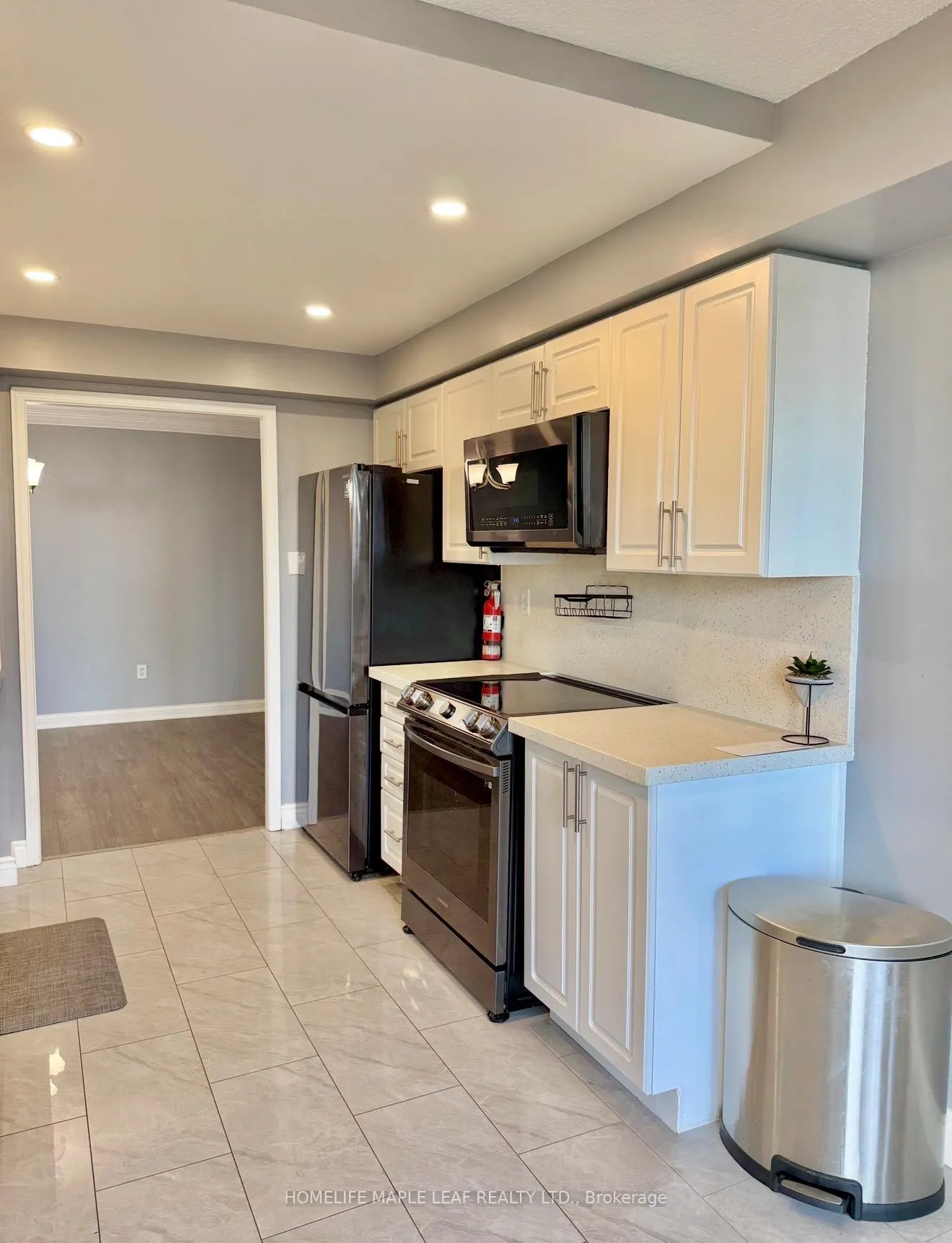 Photo 10 of Unit 407, 24 Hanover Road, Brampton, Queen Street Corridor — HOMEH