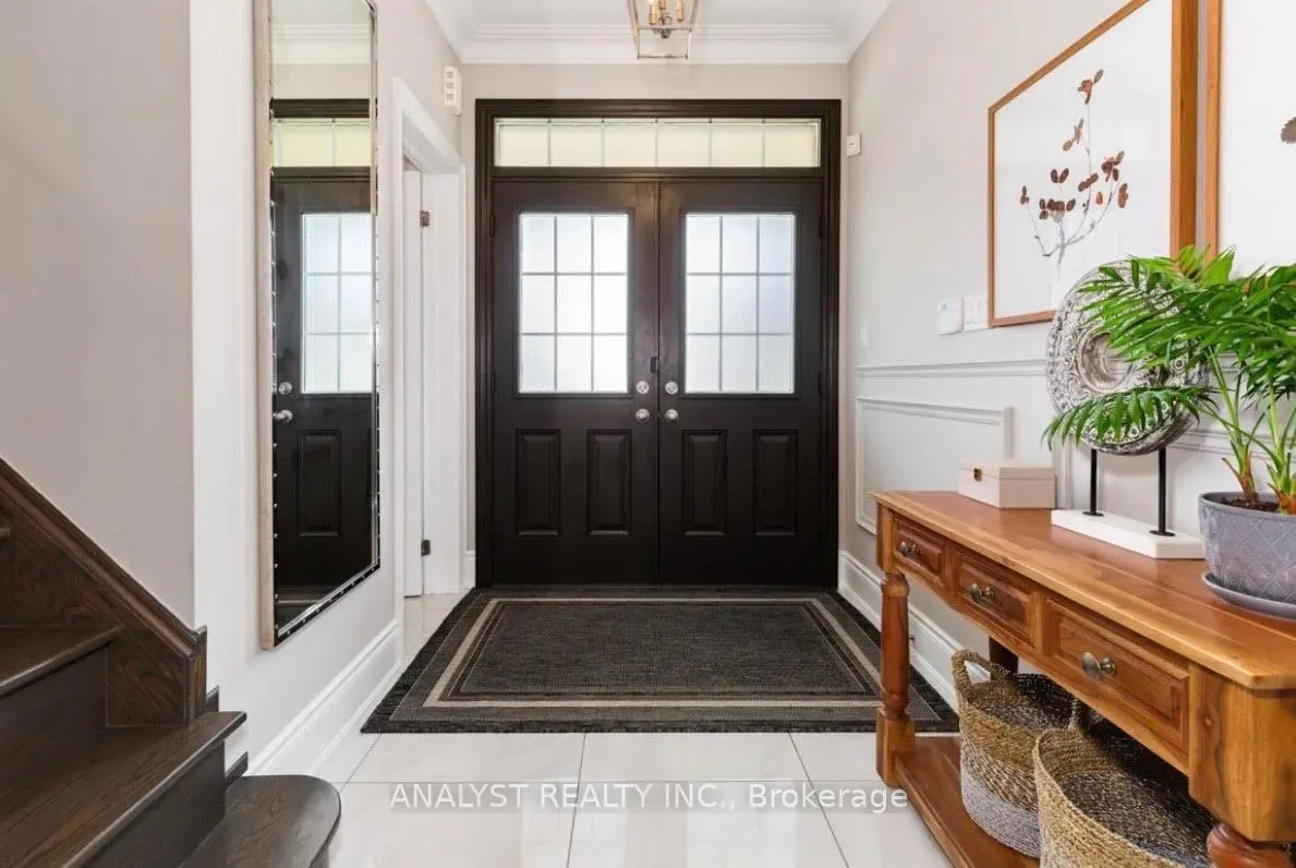 Photo 3 of 35 Bright Land Drive, Vaughan, Kleinburg — HOMEH