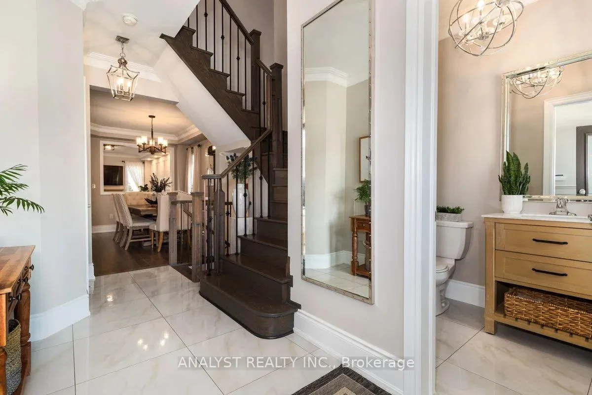 Photo 5 of 35 Bright Land Drive, Vaughan, Kleinburg — HOMEH