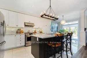 Photo 8 of 35 Bright Land Drive, Vaughan, Kleinburg — HOMEH