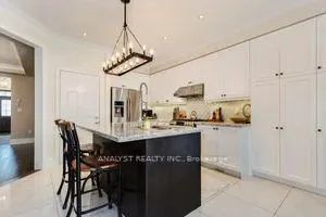 Photo 9 of 35 Bright Land Drive, Vaughan, Kleinburg — HOMEH