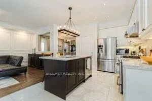 Photo 10 of 35 Bright Land Drive, Vaughan, Kleinburg — HOMEH