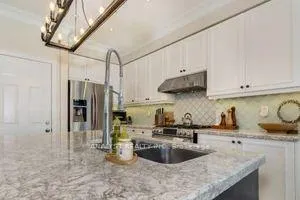 Photo 11 of 35 Bright Land Drive, Vaughan, Kleinburg — HOMEH