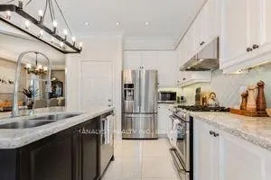 Photo 12 of 35 Bright Land Drive, Vaughan, Kleinburg — HOMEH
