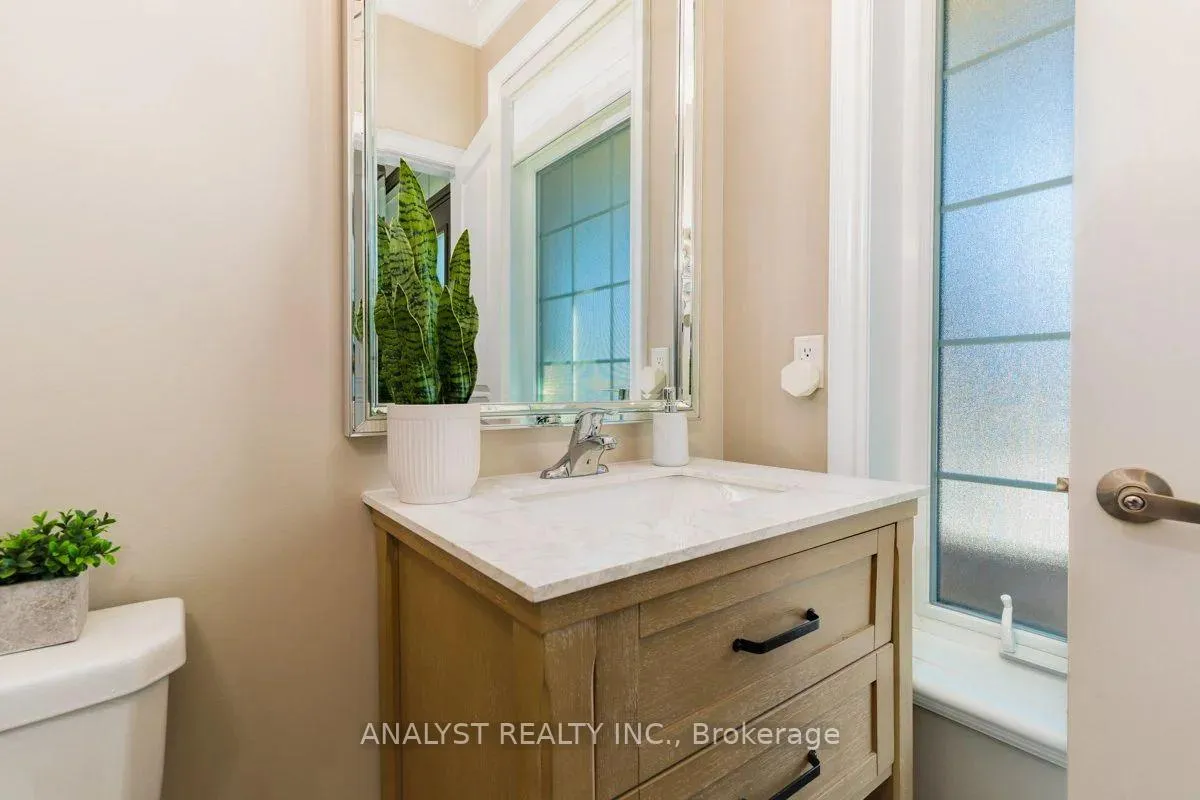 Photo 19 of 35 Bright Land Drive, Vaughan, Kleinburg — HOMEH