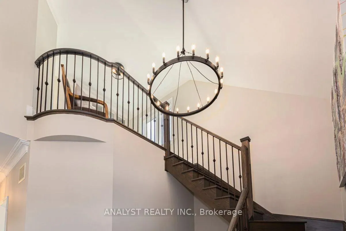 Photo 20 of 35 Bright Land Drive, Vaughan, Kleinburg — HOMEH