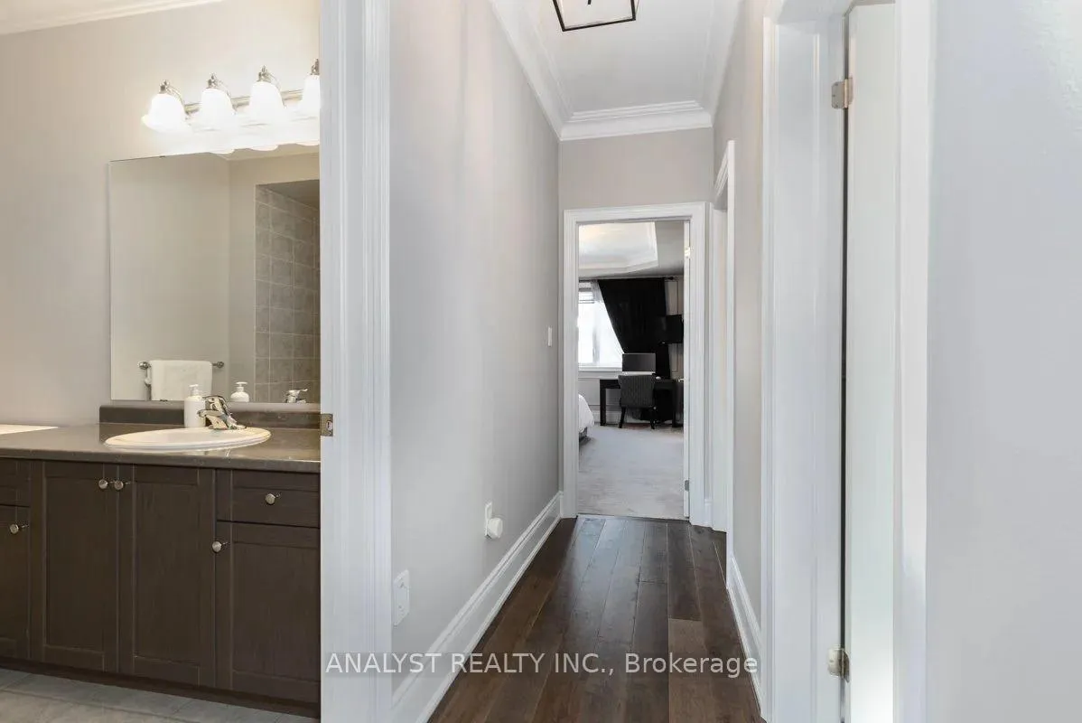 Photo 22 of 35 Bright Land Drive, Vaughan, Kleinburg — HOMEH