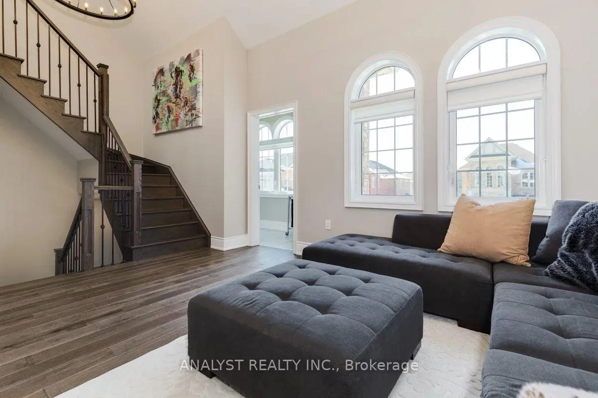 Photo 26 of 35 Bright Land Drive, Vaughan, Kleinburg — HOMEH