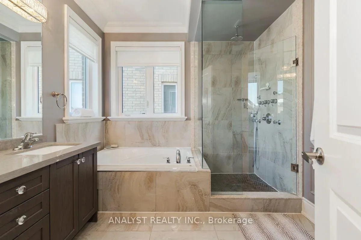 Photo 28 of 35 Bright Land Drive, Vaughan, Kleinburg — HOMEH